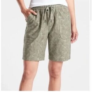 ATHLETA Farallon Stratum Camo Bermuda Knit Shorts in Laurel Olive // 2